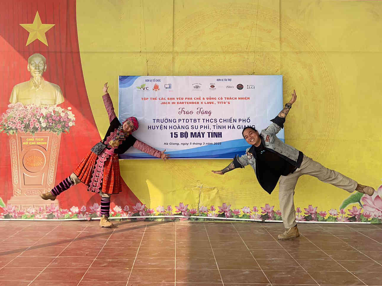 Trao máy tính tại trường THCS Chiến Phố, Hà Giang
