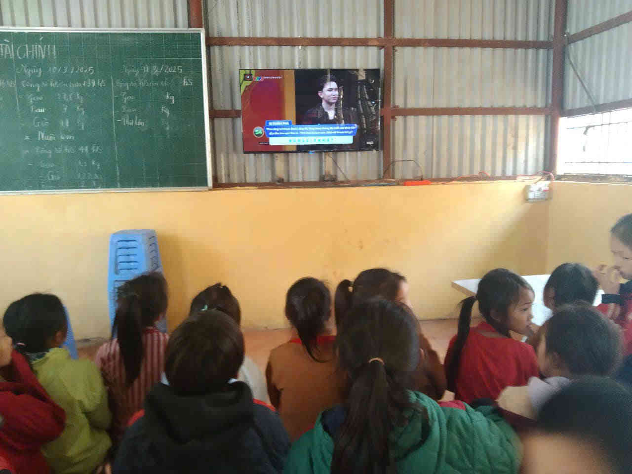 Giây phút giải trí bên trong thời gian nội trú bên TV mới